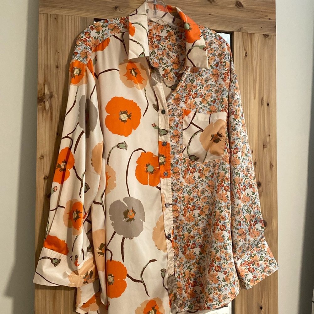 Entro blouse in bold floral pattern.